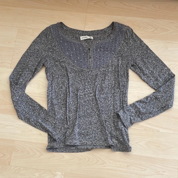 abercrombie kids Other - Abercrombie kids gray knit lace long sleeve shirt